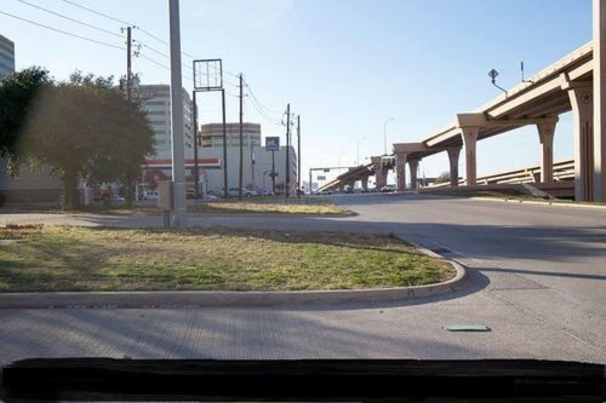 Gateway Hotel Dallas Park Central Bagian luar foto