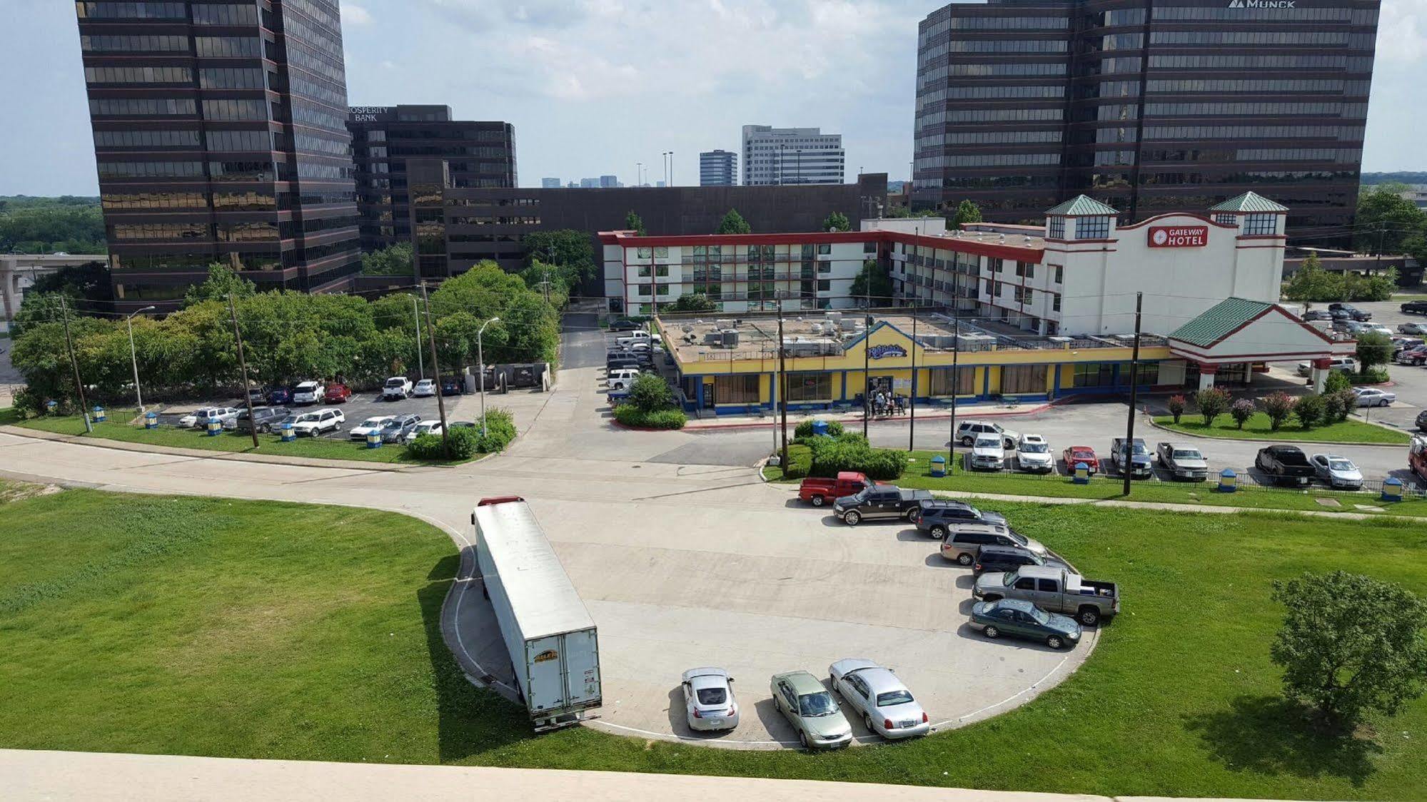 Gateway Hotel Dallas Park Central Bagian luar foto